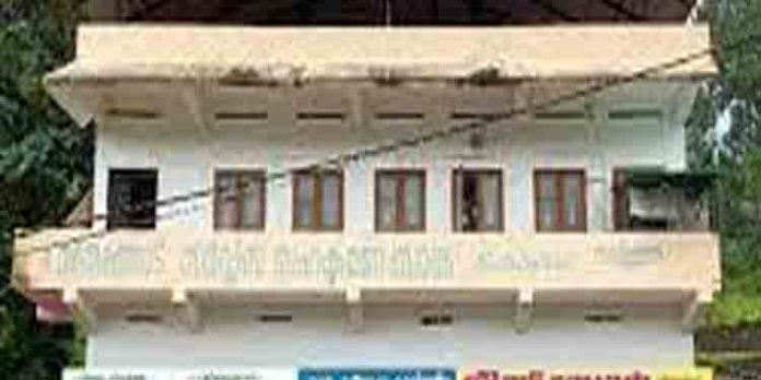 സീതത്തോട് സര്വീസ് സഹകരണ ബാങ്കില് കോടികളുടെ ക്രമക്കേട് ; സെക്രട്ടറിയെ സസ്പെന്ഡ് ചെയ്തു സീതത്തോട് സര്വീസ് സഹകരണ ബാങ്കില് കോടികളുടെ ക്രമക്കേട് ; സെക്രട്ടറിയെ സസ്പെന്ഡ് ചെയ്തു