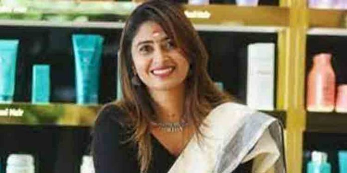 ലക്ഷ്ദ്വീപ് അഡ്മിനിസ്ട്രേറ്റര്ക്കെതിരെ പരിഹാസവുമായി അയിഷ സുല്ത്താന ലക്ഷ്ദ്വീപ് അഡ്മിനിസ്ട്രേറ്റര്ക്കെതിരെ പരിഹാസവുമായി അയിഷ സുല്ത്താന
