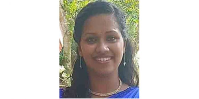 കെ.എസ്.ആര്.ടി.സി ബസിനടിയില് വീണ യുവതിയ്ക്ക് ദാരുണാന്ത്യം കെ.എസ്.ആര്.ടി.സി ബസിനടിയില് വീണ യുവതിയ്ക്ക് ദാരുണാന്ത്യം