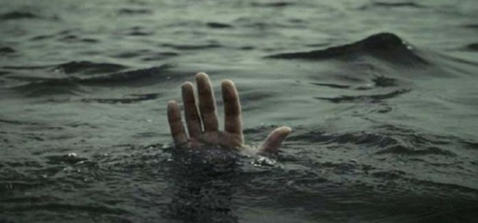 എക്സൈസ് ഉദ്യോഗസ്ഥരെ കണ്ട് പേടിച്ച് ഓടിയയാള് ഡാമില് വീണ് മരിച്ചു എക്സൈസ് ഉദ്യോഗസ്ഥരെ കണ്ട് പേടിച്ച് ഓടിയയാള് ഡാമില് വീണ് മരിച്ചു