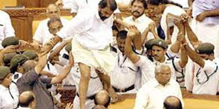 ബോധപൂര്വ്വമാണ് പ്രതികള് കൃത്യം ചെയ്തത് ; നിയമസഭാ അക്രമം വിചാരണ ചെയ്യണമെന്ന് സര്ക്കാര് അഭിഭാഷകന് ബോധപൂര്വ്വമാണ് പ്രതികള് കൃത്യം ചെയ്തത് ; നിയമസഭാ അക്രമം വിചാരണ ചെയ്യണമെന്ന് സര്ക്കാര് അഭിഭാഷകന്