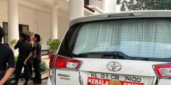 മുഖ്യമന്ത്രിയുടെ എസ്കോര്ട്ട് ജോലിക്കായി നാല് ലക്ഷ്വറി കാറുകള് വാങ്ങുന്നു മുഖ്യമന്ത്രിയുടെ എസ്കോര്ട്ട് ജോലിക്കായി നാല് ലക്ഷ്വറി കാറുകള് വാങ്ങുന്നു