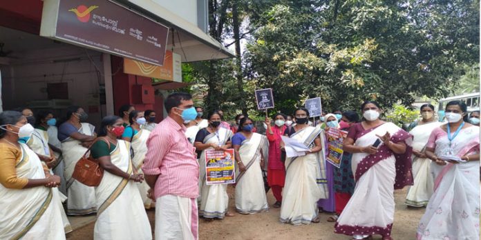 ദേശീയ പണിമുടക്കിന്റെ ഭാഗമായി അംഗൻവാടി ആശാ വർക്കർമാരും പാചക തൊഴിലാളികളും മാർച്ചും ധർണ്ണയും നടത്തി ദേശീയ പണിമുടക്കിന്റെ ഭാഗമായി അംഗൻവാടി ആശാ വർക്കർമാരും പാചക തൊഴിലാളികളും മാർച്ചും ധർണ്ണയും നടത്തി