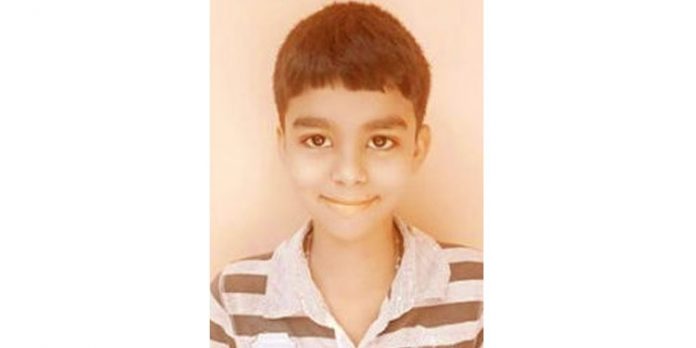 ടെറസിന്റെ മുകളില് കളിക്കുന്നതിനിടെ കഴുത്തില് കയര് കുരുങ്ങി 13 വയസ്സുകാരന് മരിച്ചു ടെറസിന്റെ മുകളില് കളിക്കുന്നതിനിടെ കഴുത്തില് കയര് കുരുങ്ങി 13 വയസ്സുകാരന് മരിച്ചു