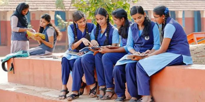 സംസ്ഥാനത്ത് പ്ലസ് വണ് പരീക്ഷയ്ക്ക് ഇന്ന് തുടക്കം സംസ്ഥാനത്ത് പ്ലസ് വണ് പരീക്ഷയ്ക്ക് ഇന്ന് തുടക്കം