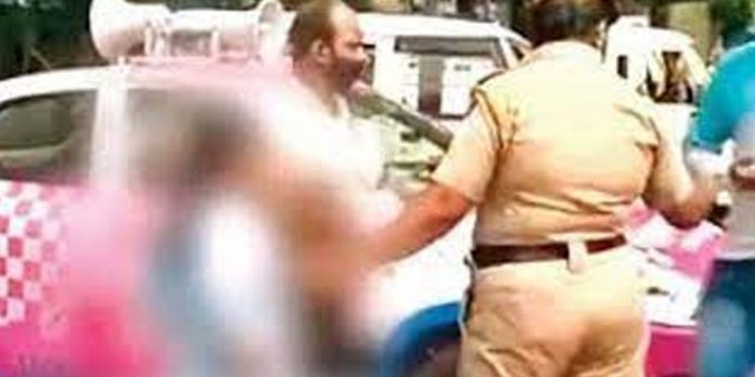 പിങ്ക് പോലീസിന്റെ പരസ്യ വിചാരണ നേരിട്ട തിരുവനന്തപുരത്തെ എട്ട് വയസുകാരിയുടെ കുടുംബം ഇന്ന് സെക്രട്ടറിയേറ്റിന് മുന്നില് ഉപവാസം നടത്തും പിങ്ക് പോലീസിന്റെ പരസ്യ വിചാരണ നേരിട്ട തിരുവനന്തപുരത്തെ എട്ട് വയസുകാരിയുടെ കുടുംബം ഇന്ന് സെക്രട്ടറിയേറ്റിന് മുന്നില് ഉപവാസം നടത്തും