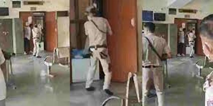ഗുണ്ടാ നേതാവ് ജിതേന്ദര് ഗോഗിയും രണ്ട് അക്രമികളും കൊല്ലപ്പെട്ട സംഭവം ; അഭിഭാഷക വേഷത്തിലെത്തിയ രണ്ട് അക്രമികള് പിടിയില് ഗുണ്ടാ നേതാവ് ജിതേന്ദര് ഗോഗിയും രണ്ട് അക്രമികളും കൊല്ലപ്പെട്ട സംഭവം ; അഭിഭാഷക വേഷത്തിലെത്തിയ രണ്ട് അക്രമികള് പിടിയില്
