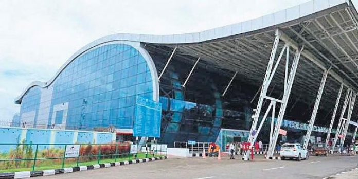 നിലവിലെ ജീവനക്കാരില് പകുതിയോളം പേരെ സ്ഥലം മാറ്റും ; നിയമപോരാട്ടം തുടരുന്നതിനിടെ വിമാനത്താവളം ഏറ്റെടുക്കാനൊരുങ്ങി അദാനി ഗ്രൂപ്പ് നിലവിലെ ജീവനക്കാരില് പകുതിയോളം പേരെ സ്ഥലം മാറ്റും ; നിയമപോരാട്ടം തുടരുന്നതിനിടെ വിമാനത്താവളം ഏറ്റെടുക്കാനൊരുങ്ങി അദാനി ഗ്രൂപ്പ്