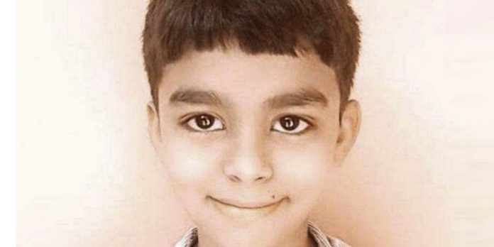 രണ്ടു കാലും കൂട്ടികെട്ടിയ നിലയില് ; 13 കാരനെ വീടിന്റെ ടെറസില് കയര് കുരുങ്ങി മരിച്ച നിലയില് കണ്ടെത്തിയ സംഭവത്തില് ദുരൂഹത രണ്ടു കാലും കൂട്ടികെട്ടിയ നിലയില് ; 13 കാരനെ വീടിന്റെ ടെറസില് കയര് കുരുങ്ങി മരിച്ച നിലയില് കണ്ടെത്തിയ സംഭവത്തില് ദുരൂഹത