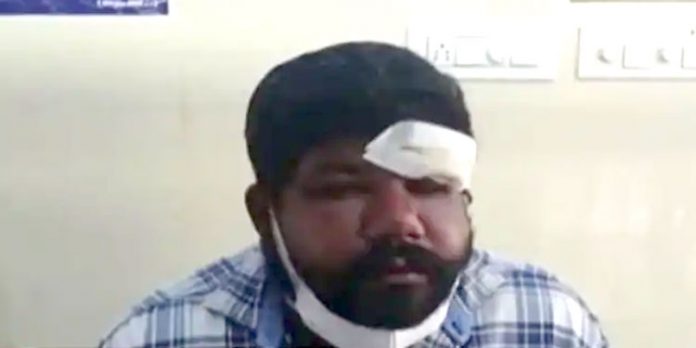 കടക്കലില് മണ്ണ് മാഫിയായുടെ അഴിഞ്ഞാട്ടം ; പോലീസിന് വിവരം നല്കിയ ടിപ്പര് ഡ്രൈവറെ തലയ്ക്കടിച്ചു കൊലപ്പെടുത്താന് ശ്രമം കടക്കലില് മണ്ണ് മാഫിയായുടെ അഴിഞ്ഞാട്ടം ; പോലീസിന് വിവരം നല്കിയ ടിപ്പര് ഡ്രൈവറെ തലയ്ക്കടിച്ചു കൊലപ്പെടുത്താന് ശ്രമം