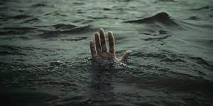 കല്ലടയാറ്റിലെ ഞാങ്കടവ് പാലത്തിനുസമീപം യുവാവിനെ കാണാതായതായി സംശയം കല്ലടയാറ്റിലെ ഞാങ്കടവ് പാലത്തിനുസമീപം യുവാവിനെ കാണാതായതായി സംശയം