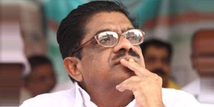 വിഎം സുധീരന്റെ നീക്കത്തിന് തിരിച്ചടി ; രാജി സ്വീകരിച്ചിട്ടില്ലെന്ന് താരിഖ് അന്വര് വിഎം സുധീരന്റെ നീക്കത്തിന് തിരിച്ചടി ; രാജി സ്വീകരിച്ചിട്ടില്ലെന്ന് താരിഖ് അന്വര്