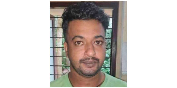 അയല്വാസിയുടെ വീടാക്രമിക്കുകയും ആംബുലന്സ് അടിച്ചുതകര്ക്കുകയും ചെയ്ത കേസിലെ പ്രതി പിടിയില് അയല്വാസിയുടെ വീടാക്രമിക്കുകയും ആംബുലന്സ് അടിച്ചുതകര്ക്കുകയും ചെയ്ത കേസിലെ പ്രതി പിടിയില്