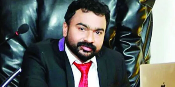 മോന്സന് മാവുങ്കലിനെ ഇന്ന് വീണ്ടും കോടതിയില് ഹാജരാക്കും മോന്സന് മാവുങ്കലിനെ ഇന്ന് വീണ്ടും കോടതിയില് ഹാജരാക്കും