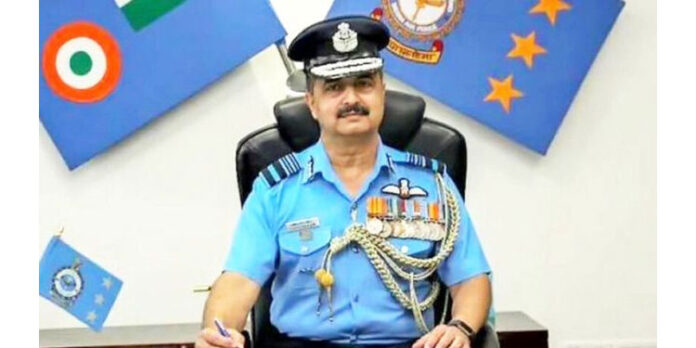 ഇന്ത്യന് വ്യോമസേനയുടെ പുതിയ മേധാവിയായി എയര് ചീഫ് മാര്ഷല് വി.ആര്. ചൗധരി ചുമതലയേറ്റു ഇന്ത്യന് വ്യോമസേനയുടെ പുതിയ മേധാവിയായി എയര് ചീഫ് മാര്ഷല് വി.ആര്. ചൗധരി ചുമതലയേറ്റു