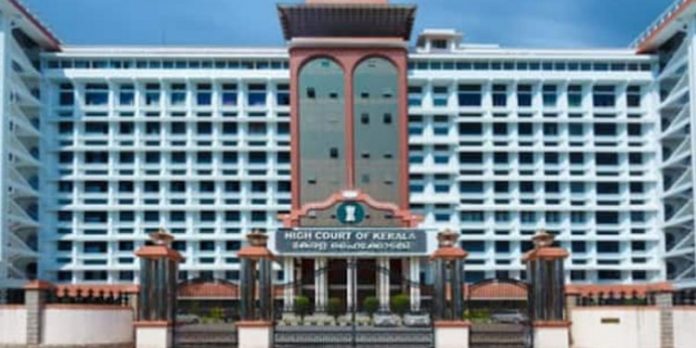തലശ്ശേരി രാഷ്ട്രീയ വൈര്യത്തിന്റെയും സംഘർഷങ്ങളുടെയും ഹബ്ബ് ; രൂക്ഷ വിമർശനവുമായി ഹൈക്കോടതി തലശ്ശേരി രാഷ്ട്രീയ വൈര്യത്തിന്റെയും സംഘർഷങ്ങളുടെയും ഹബ്ബ് ; രൂക്ഷ വിമർശനവുമായി ഹൈക്കോടതി