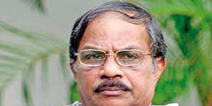 തപസ്യയുടെ പ്രഥമ അക്കിത്തം പുരസ്കാരം എം.ടി.ക്ക് തപസ്യയുടെ പ്രഥമ അക്കിത്തം പുരസ്കാരം എം.ടി.ക്ക്