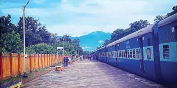 നിലമ്പൂർ-ഷൊർണൂർ പാത ; ഉയരുന്നുണ്ട് – അവഗണനയുടെ ചൂളംവിളി നിലമ്പൂർ-ഷൊർണൂർ പാത ; ഉയരുന്നുണ്ട് – അവഗണനയുടെ ചൂളംവിളി