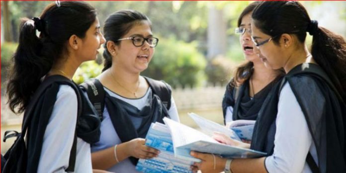 പ്ലസ് വൺ സീറ്റ് പ്രതിസന്ധി രൂക്ഷം; വടക്കൻ കേരളത്തിൽ ആയിരക്കണക്കിന് സീറ്റുകളുടെ കുറവ് പ്ലസ് വൺ സീറ്റ് പ്രതിസന്ധി രൂക്ഷം; വടക്കൻ കേരളത്തിൽ ആയിരക്കണക്കിന് സീറ്റുകളുടെ കുറവ്