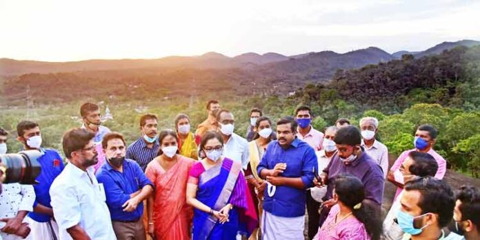 രാക്ഷസന് പാറ ഇക്കോ ടൂറിസം പദ്ധതി ; പ്രദേശം എംഎല്എയും കളക്ടറും സന്ദര്ശിച്ചു രാക്ഷസന് പാറ ഇക്കോ ടൂറിസം പദ്ധതി ; പ്രദേശം എംഎല്എയും കളക്ടറും സന്ദര്ശിച്ചു