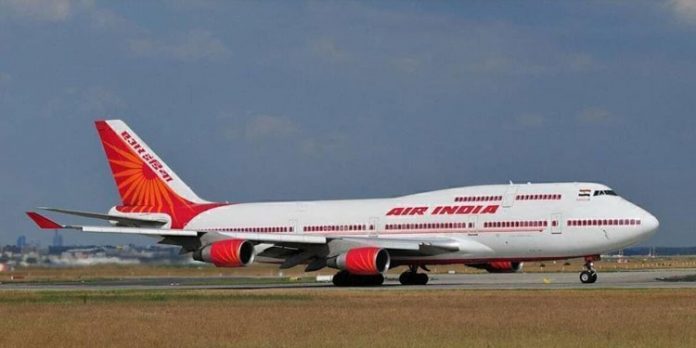 യന്ത്രത്തകരാർ ; കരിപ്പൂർ വിമാനത്താവളത്തിൽ എയർ ഇന്ത്യ വിമാനം വൈകുന്നു യന്ത്രത്തകരാർ ; കരിപ്പൂർ വിമാനത്താവളത്തിൽ എയർ ഇന്ത്യ വിമാനം വൈകുന്നു