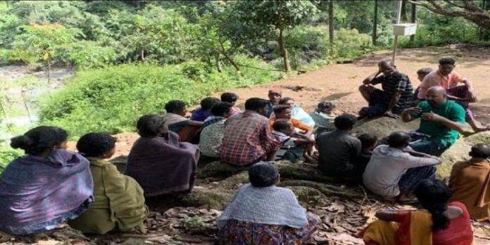 അട്ടപ്പാടിയിൽ സന്നദ്ധ സംഘടനയ്ക്കെതിരെ പരാതി ; ആധാർ കാർഡ് വിവരങ്ങൾ ശേഖരിച്ചതിലും ദുരൂഹത അട്ടപ്പാടിയിൽ സന്നദ്ധ സംഘടനയ്ക്കെതിരെ പരാതി ; ആധാർ കാർഡ് വിവരങ്ങൾ ശേഖരിച്ചതിലും ദുരൂഹത