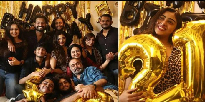 മകളുടെ പിറന്നാൾ ആഘോഷമാക്കി ബിന്ദു പണിക്കരും സായ് കുമാറും മകളുടെ പിറന്നാൾ ആഘോഷമാക്കി ബിന്ദു പണിക്കരും സായ് കുമാറും