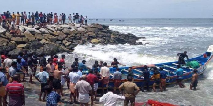 ബോട്ടപകടത്തിൽ മരിച്ചവരുടെയും പരുക്കേറ്റവരുടെയും കുടുംബങ്ങൾക്ക് അടിയന്തര സഹായം നൽകും : മന്ത്രി പി. പ്രസാദ് ബോട്ടപകടത്തിൽ മരിച്ചവരുടെയും പരുക്കേറ്റവരുടെയും കുടുംബങ്ങൾക്ക് അടിയന്തര സഹായം നൽകും : മന്ത്രി പി. പ്രസാദ്