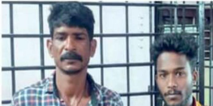 50 രൂപയ്ക്ക് പെട്രോളടിച്ചു, നല്കിയത് 20 രൂപ – ജീവനക്കാരനെ ആക്രമിച്ചു ; പ്രതികള് പിടിയില് 50 രൂപയ്ക്ക് പെട്രോളടിച്ചു, നല്കിയത് 20 രൂപ – ജീവനക്കാരനെ ആക്രമിച്ചു ; പ്രതികള് പിടിയില്