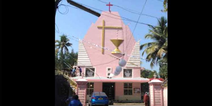 സിറോ മലബാര് സഭയിലെ ആരാധന ക്രമം : പ്രതിഷേധം ; ഇടയലേഖനം കത്തിച്ചു സിറോ മലബാര് സഭയിലെ ആരാധന ക്രമം : പ്രതിഷേധം ; ഇടയലേഖനം കത്തിച്ചു