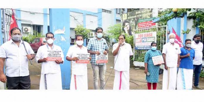 പാചക വാതക വിലവർദ്ധനക്കെതിരെ പ്രതിഷേധ സമരം പാചക വാതക വിലവർദ്ധനക്കെതിരെ പ്രതിഷേധ സമരം