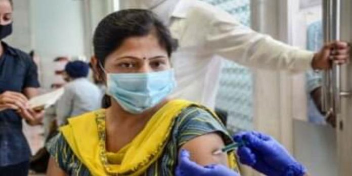 അംഗപരിമിതർക്കും യാത്രാവൈകല്യമുള്ളവർക്കും വീട്ടിലെത്തി വാക്സിൻ നൽകും അംഗപരിമിതർക്കും യാത്രാവൈകല്യമുള്ളവർക്കും വീട്ടിലെത്തി വാക്സിൻ നൽകും