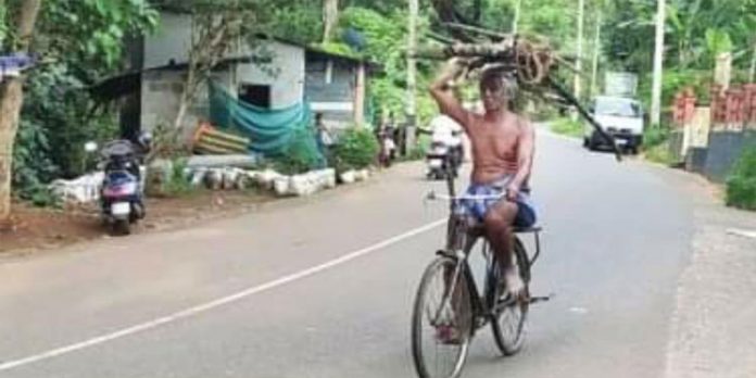 മോഷ്ടാക്കളേ നിങ്ങള് അറിയണം – കൊണ്ടുപോയത് വെറുമൊരു സൈക്കിളല്ല, ഈ മനുഷ്യന്റെ 36 വര്ഷത്തെ കൂട്ടാണ് മോഷ്ടാക്കളേ നിങ്ങള് അറിയണം – കൊണ്ടുപോയത് വെറുമൊരു സൈക്കിളല്ല, ഈ മനുഷ്യന്റെ 36 വര്ഷത്തെ കൂട്ടാണ്