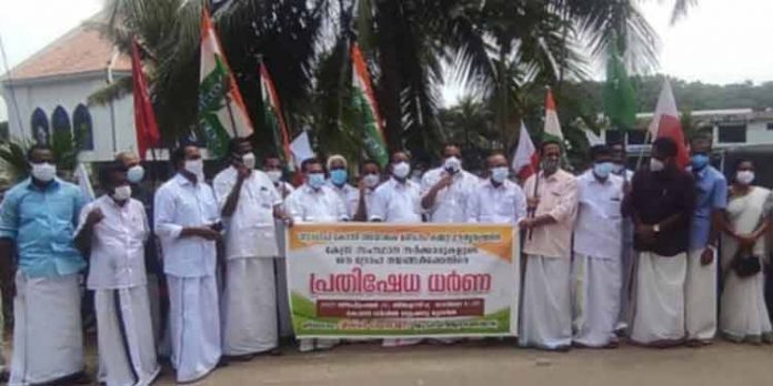 കോന്നി സിവില് സ്റ്റേഷന് മുന്നില് യു.ഡി.എഫ് പ്രതിഷേധ ധര്ണ്ണ നടത്തി കോന്നി സിവില് സ്റ്റേഷന് മുന്നില് യു.ഡി.എഫ് പ്രതിഷേധ ധര്ണ്ണ നടത്തി
