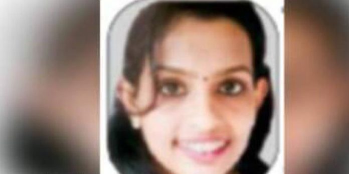യുവതി കുളത്തില് മരിച്ചനിലയില് ; മൃതദേഹം കണ്ടത് പുരയിടത്തിലെ ഉപയോഗിക്കാതെ കിടന്ന കുളത്തില് യുവതി കുളത്തില് മരിച്ചനിലയില് ; മൃതദേഹം കണ്ടത് പുരയിടത്തിലെ ഉപയോഗിക്കാതെ കിടന്ന കുളത്തില്