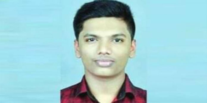ആറ് മാസം മുമ്പ് കാണാതായ വിദ്യാര്ഥിയുടെ മൃതദേഹം ആള്ത്താമസമില്ലാത്ത വീട്ടില് അഴുകിയ നിലയില് ആറ് മാസം മുമ്പ് കാണാതായ വിദ്യാര്ഥിയുടെ മൃതദേഹം ആള്ത്താമസമില്ലാത്ത വീട്ടില് അഴുകിയ നിലയില്