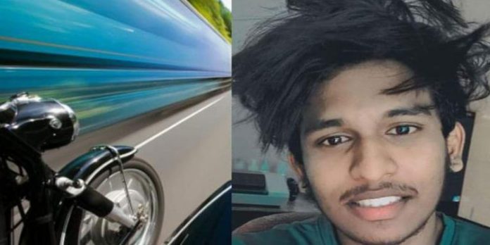 ലൈസന്സ് എടുത്ത് 2 ആഴ്ച ; ലോറിയുടെ പിൻചക്രങ്ങൾ ശരീരത്തിലൂടെ കയറിയിറങ്ങി ബൈക്ക് യാത്രികന് മരിച്ചു ലൈസന്സ് എടുത്ത് 2 ആഴ്ച ; ലോറിയുടെ പിൻചക്രങ്ങൾ ശരീരത്തിലൂടെ കയറിയിറങ്ങി ബൈക്ക് യാത്രികന് മരിച്ചു