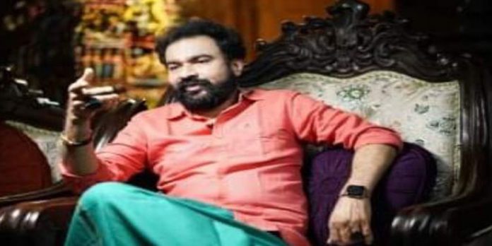 പരാതിക്കാരുടെ ഫോണ് രേഖകള് ചോര്ത്തിയെന്ന് സൂചന ; മോന്സണെതിരെ വീണ്ടും വെളിപ്പെടുത്തല് പരാതിക്കാരുടെ ഫോണ് രേഖകള് ചോര്ത്തിയെന്ന് സൂചന ; മോന്സണെതിരെ വീണ്ടും വെളിപ്പെടുത്തല്