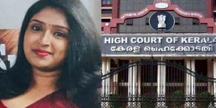 വ്യാജ അഭിഭാഷക സെസി സേവ്യറിന്റെ മുൻകൂർ ജാമ്യാപേക്ഷ തള്ളി ഹൈക്കോടതി വ്യാജ അഭിഭാഷക സെസി സേവ്യറിന്റെ മുൻകൂർ ജാമ്യാപേക്ഷ തള്ളി ഹൈക്കോടതി