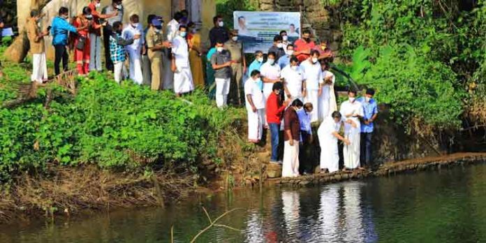 പമ്പാ നദിയില് 50,000 തനത് മത്സ്യ കുഞ്ഞുങ്ങളെ നിക്ഷേപിച്ചു പമ്പാ നദിയില് 50,000 തനത് മത്സ്യ കുഞ്ഞുങ്ങളെ നിക്ഷേപിച്ചു