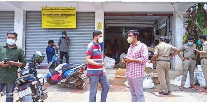 ഫ്ലിപ്കാർട്ട് മൊബൈൽ ഹബ്ബ് ലോക്ക് ഡൗൺ ലംഘനം ; പോലീസ് കേസെടുത്തു ഫ്ലിപ്കാർട്ട് മൊബൈൽ ഹബ്ബ് ലോക്ക് ഡൗൺ ലംഘനം ; പോലീസ് കേസെടുത്തു