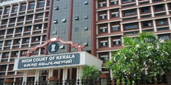 കരുവന്നൂർ സഹകരണ ബാങ്ക് തട്ടിപ്പ് ; സി ബി ഐ അന്വേഷണമാവശ്യപ്പെട്ടുള്ള ഹർജി പരിഗണിക്കുന്നത് മാറ്റി കരുവന്നൂർ സഹകരണ ബാങ്ക് തട്ടിപ്പ് ; സി ബി ഐ അന്വേഷണമാവശ്യപ്പെട്ടുള്ള ഹർജി പരിഗണിക്കുന്നത് മാറ്റി