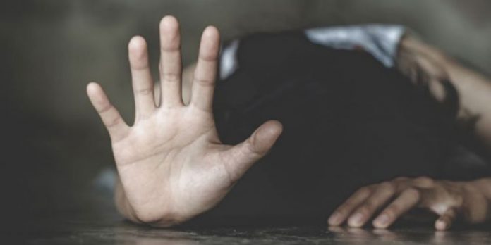 പതിനഞ്ചുകാരിയെ പീഡിപ്പിച്ച് ഗർഭിണിയാക്കിയ കേസിൽ യുവാവ് അറസ്റ്റിൽ പതിനഞ്ചുകാരിയെ പീഡിപ്പിച്ച് ഗർഭിണിയാക്കിയ കേസിൽ യുവാവ് അറസ്റ്റിൽ