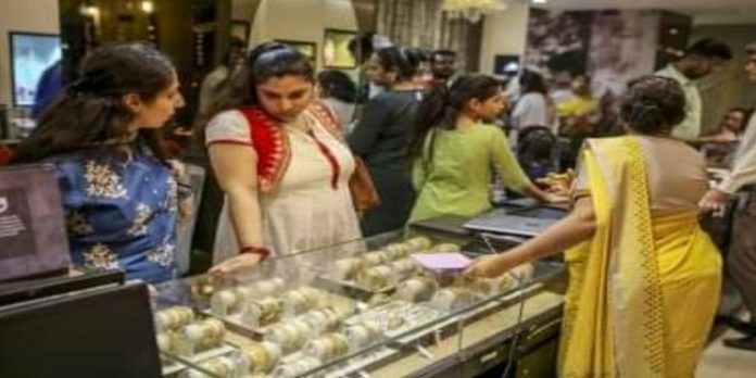 സ്വർണവില പവന് 480 രൂപ കുറഞ്ഞ് 34,720 രൂപയായി സ്വർണവില പവന് 480 രൂപ കുറഞ്ഞ് 34,720 രൂപയായി