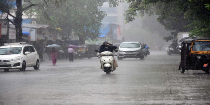 ബംഗാൾ ഉൾക്കടലിൽ ന്യൂനമർദ്ദം ; സംസ്ഥാനത്ത് ശക്തമായ മഴയ്ക്ക് സാധ്യത ബംഗാൾ ഉൾക്കടലിൽ ന്യൂനമർദ്ദം ; സംസ്ഥാനത്ത് ശക്തമായ മഴയ്ക്ക് സാധ്യത