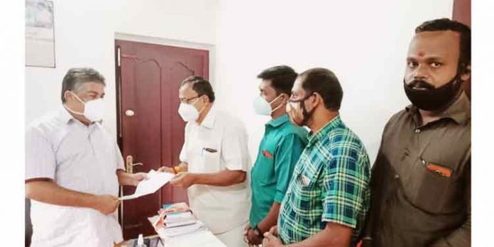വാരിയം കുന്നന് മ്യൂസിയവും സ്മാരകവും പണിയുന്നതിനെതിരെ സാംസ്കാരിക വകുപ്പ് മന്ത്രിക്ക് നിവേദനം നല്കി ; ഹിന്ദു ഐക്യവേദി വാരിയം കുന്നന് മ്യൂസിയവും സ്മാരകവും പണിയുന്നതിനെതിരെ സാംസ്കാരിക വകുപ്പ് മന്ത്രിക്ക് നിവേദനം നല്കി ; ഹിന്ദു ഐക്യവേദി