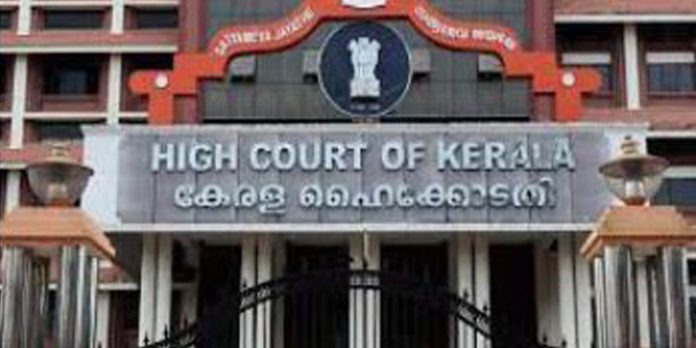 ഉന്നതരുടെ സഹായമില്ലാതെ ഇത്തരം മരംകൊള്ള സാധ്യമല്ല ; അനധികൃത മരംമുറിയില് കര്ശന നിലപാടുമായി ഹൈക്കോടതി ഉന്നതരുടെ സഹായമില്ലാതെ ഇത്തരം മരംകൊള്ള സാധ്യമല്ല ; അനധികൃത മരംമുറിയില് കര്ശന നിലപാടുമായി ഹൈക്കോടതി