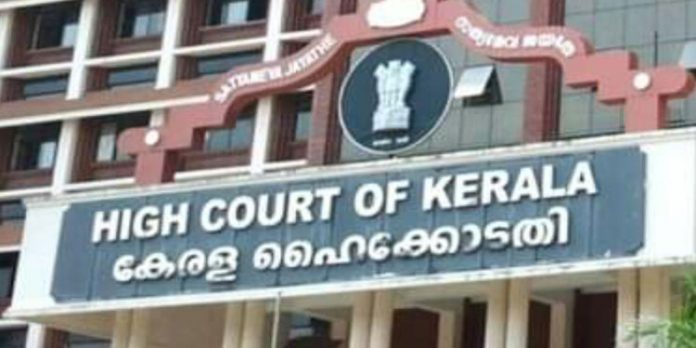 നടിയെ അക്രമിച്ച കേസ് : വിചാരണ കോടതി മാറ്റത്തിനെതിരെയുള്ള ഹർജി ഇന്ന് ഹൈക്കോടതിയിൽ നടിയെ അക്രമിച്ച കേസ് : വിചാരണ കോടതി മാറ്റത്തിനെതിരെയുള്ള ഹർജി ഇന്ന് ഹൈക്കോടതിയിൽ