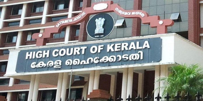 ബെവ്കോ ഔട്ട്ലെറ്റുകളിലെ തിരക്ക് – അടിയന്തര നടപടി വേണം ; സർക്കാർ നീക്കത്തിനായി കാത്തിരിക്കുന്നു എന്നും ഹൈക്കോടതി ബെവ്കോ ഔട്ട്ലെറ്റുകളിലെ തിരക്ക് – അടിയന്തര നടപടി വേണം ; സർക്കാർ നീക്കത്തിനായി കാത്തിരിക്കുന്നു എന്നും ഹൈക്കോടതി