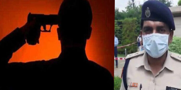ഡല്ഹി ഹൈക്കോടതിയ്ക്ക് പുറത്ത് പോലീസ് കോണ്സ്റ്റബിള് സ്വയം വെടിവെച്ച് മരിച്ചു ഡല്ഹി ഹൈക്കോടതിയ്ക്ക് പുറത്ത് പോലീസ് കോണ്സ്റ്റബിള് സ്വയം വെടിവെച്ച് മരിച്ചു